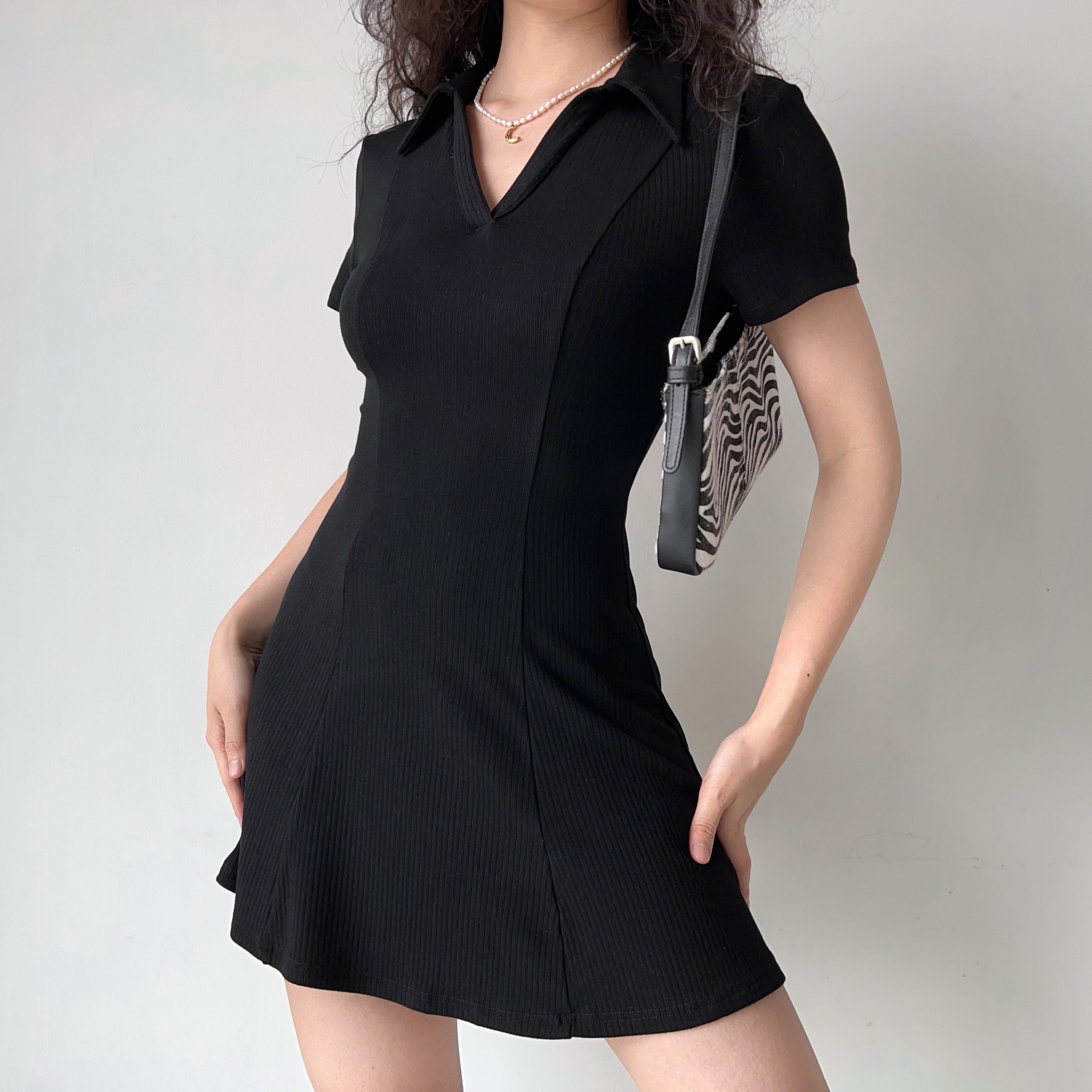 Minimalist Black Short Sleeve Dress for Women - Waist-Cinching A-Line Skirt, European American Style, Chic and Slimming Fashion Minimalist Black Short Sleeve Dress for Women - Waist-Cinching A-Line Skirt, European American Style, Chic and Slimming Fashion