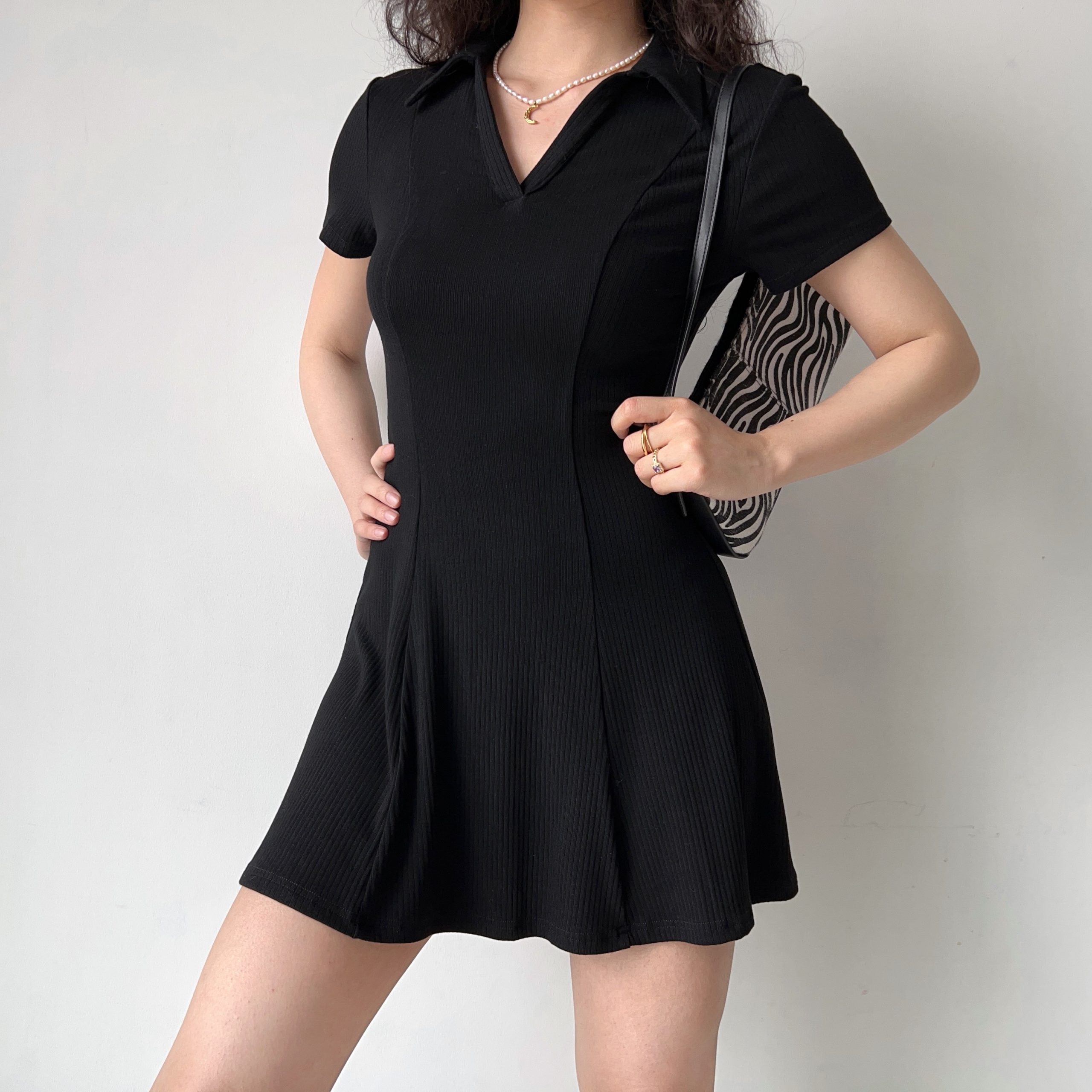 Minimalist Black Short Sleeve Dress for Women - Waist-Cinching A-Line Skirt, European American Style, Chic and Slimming Fashion Minimalist Black Short Sleeve Dress for Women - Waist-Cinching A-Line Skirt, European American Style, Chic and Slimming Fashion