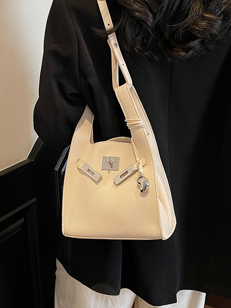 Minimalist Casual Tote Bag for Women – 2025 Summer Trendy Versatile Crossbody Bucket Bag Minimalist Casual Tote Bag for Women – 2025 Summer Trendy Versatile Crossbody Bucket Bag