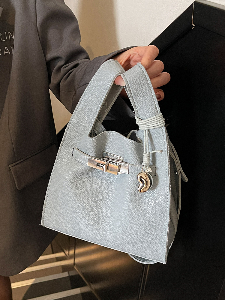 Minimalist Casual Tote Bag for Women – 2025 Summer Trendy Versatile Crossbody Bucket Bag Minimalist Casual Tote Bag for Women – 2025 Summer Trendy Versatile Crossbody Bucket Bag