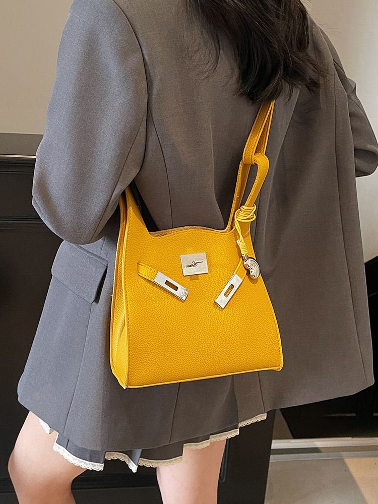 Minimalist Casual Tote Bag for Women – 2025 Summer Trendy Versatile Crossbody Bucket Bag Minimalist Casual Tote Bag for Women – 2025 Summer Trendy Versatile Crossbody Bucket Bag