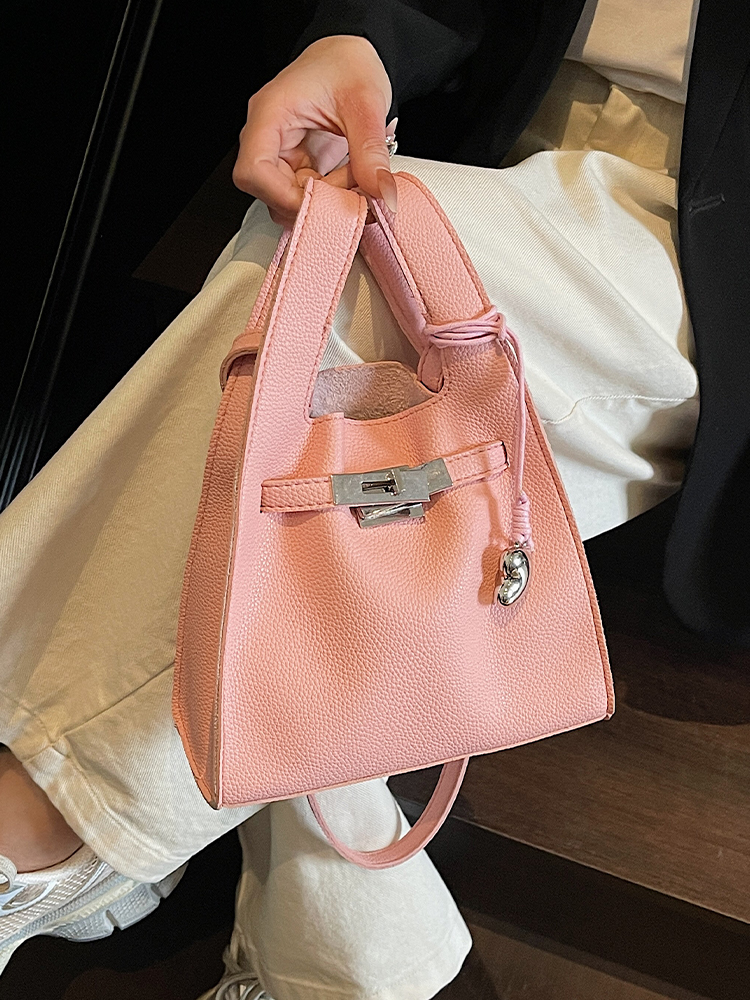 Minimalist Casual Tote Bag for Women – 2025 Summer Trendy Versatile Crossbody Bucket Bag Minimalist Casual Tote Bag for Women – 2025 Summer Trendy Versatile Crossbody Bucket Bag