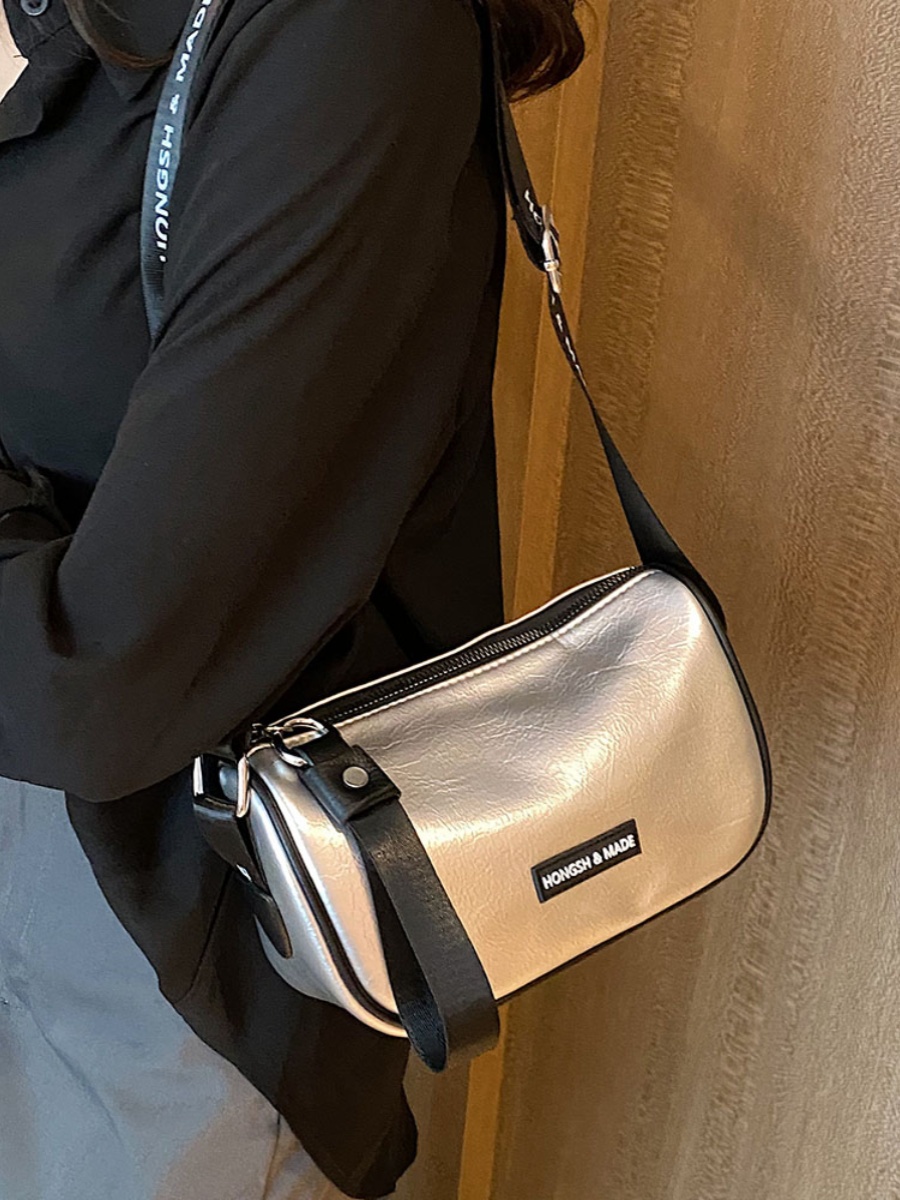 Minimalist Casual Wide Strap Square Bag for Women - Trendy 2025 Crossbody Bag with Versatile High-End Feel Minimalist Casual Wide Strap Square Bag for Women - Trendy 2025 Crossbody Bag with Versatile High-End Feel