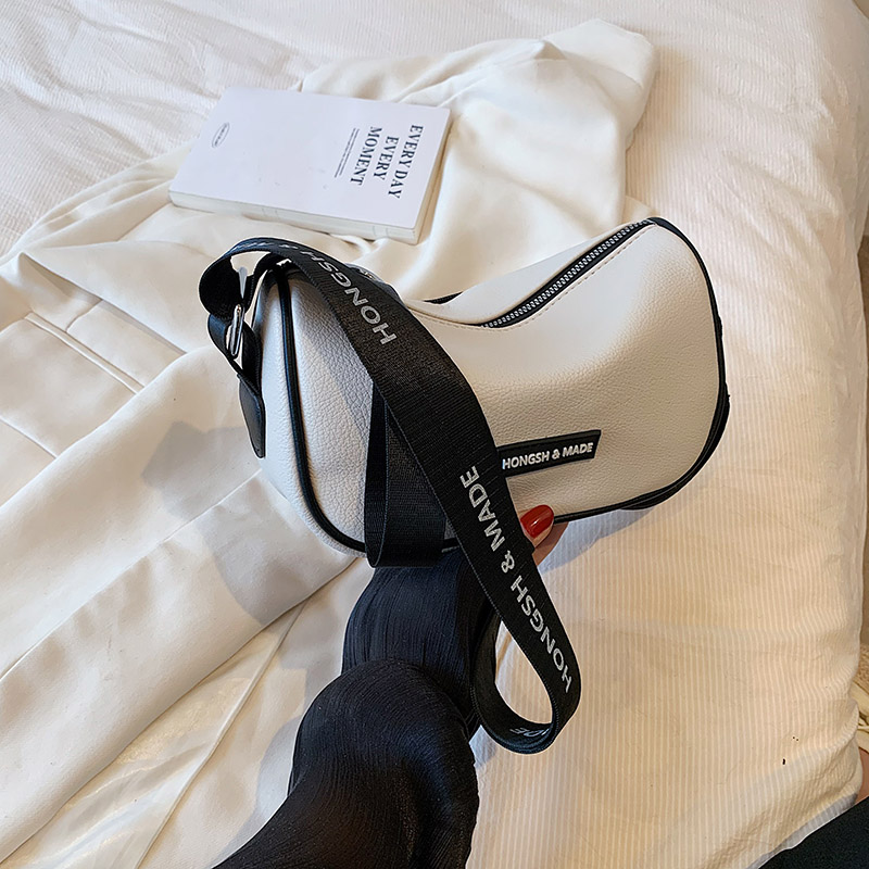 Minimalist Casual Wide Strap Square Bag for Women - Trendy 2025 Crossbody Bag with Versatile High-End Feel Minimalist Casual Wide Strap Square Bag for Women - Trendy 2025 Crossbody Bag with Versatile High-End Feel