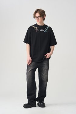 Minimalist Chinese-Style Floral Wreath Embroidery Short-Sleeve T-Shirt - Trendy 90s Inspired Design