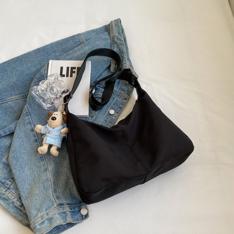 Minimalist High-End Textured Crossbody Shoulder Bag - Versatile Large-Capacity Design for Autumn/Winter 2025 Fashion Minimalist High-End Textured Crossbody Shoulder Bag - Versatile Large-Capacity Design for Autumn/Winter 2025 Fashion