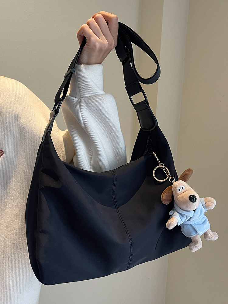 Minimalist High-End Textured Crossbody Shoulder Bag - Versatile Large-Capacity Design for Autumn/Winter 2025 Fashion Minimalist High-End Textured Crossbody Shoulder Bag - Versatile Large-Capacity Design for Autumn/Winter 2025 Fashion