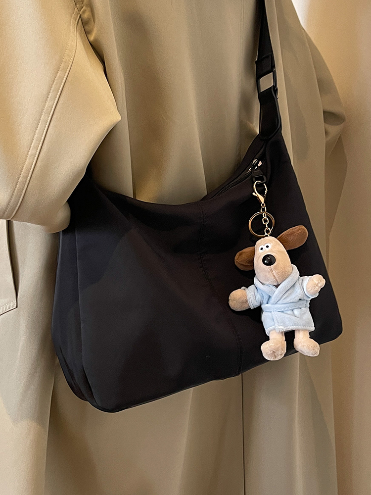 Minimalist High-End Textured Crossbody Shoulder Bag - Versatile Large-Capacity Design for Autumn/Winter 2025 Fashion Minimalist High-End Textured Crossbody Shoulder Bag - Versatile Large-Capacity Design for Autumn/Winter 2025 Fashion