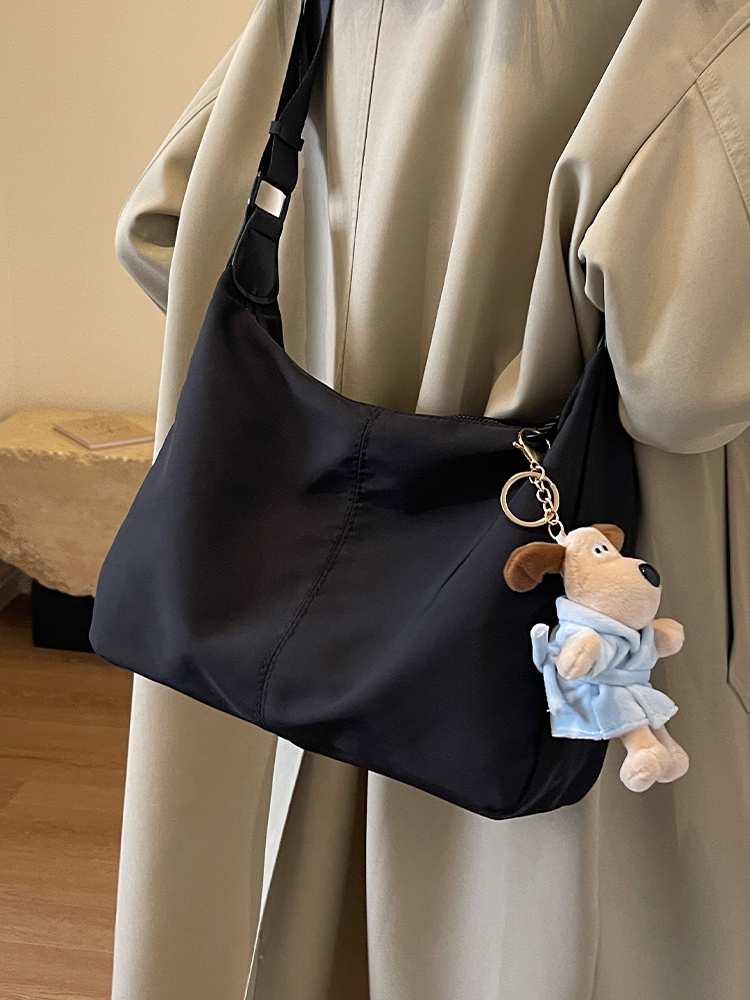 Minimalist High-End Textured Crossbody Shoulder Bag - Versatile Large-Capacity Design for Autumn/Winter 2025 Fashion Minimalist High-End Textured Crossbody Shoulder Bag - Versatile Large-Capacity Design for Autumn/Winter 2025 Fashion