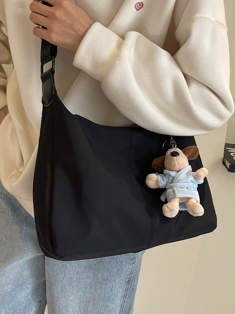 Minimalist High-End Textured Crossbody Shoulder Bag - Versatile Large-Capacity Design for Autumn/Winter 2025 Fashion Minimalist High-End Textured Crossbody Shoulder Bag - Versatile Large-Capacity Design for Autumn/Winter 2025 Fashion