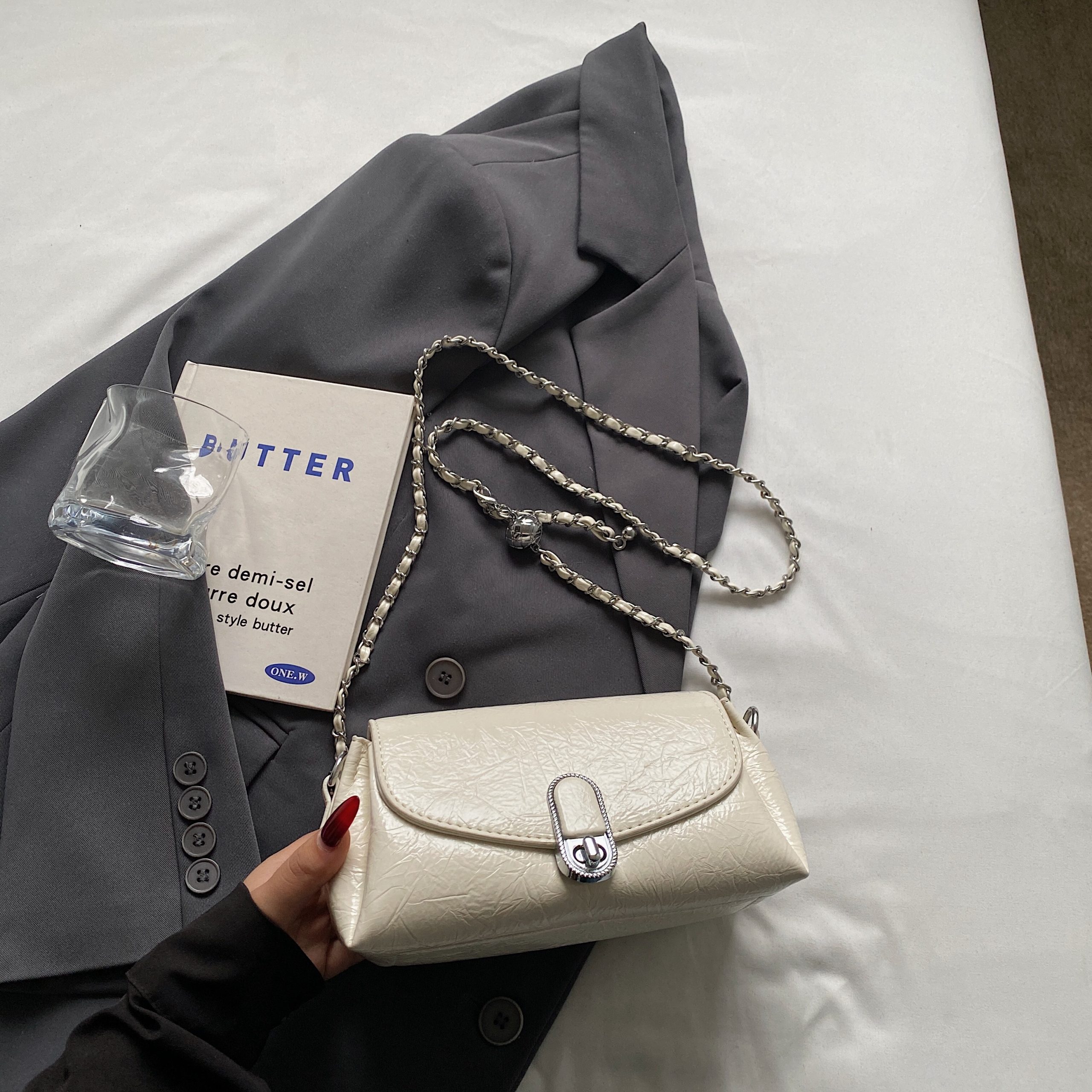 Minimalist Korean Style Pillow Bag for Women - Trendy High-End Shoulder Bag for Summer 2025 Casual Fashion Minimalist Korean Style Pillow Bag for Women - Trendy High-End Shoulder Bag for Summer 2025 Casual Fashion