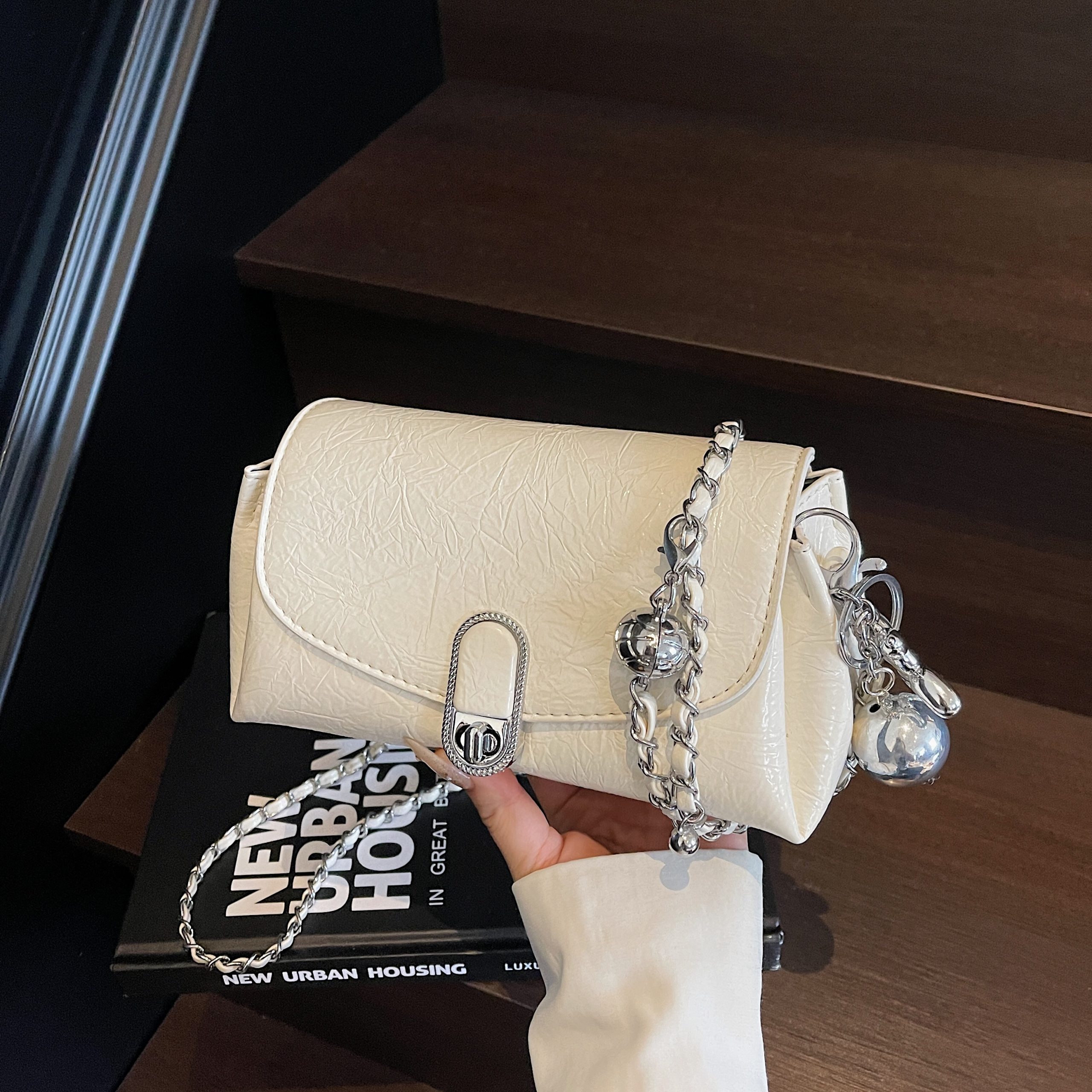 Minimalist Korean Style Pillow Bag for Women - Trendy High-End Shoulder Bag for Summer 2025 Casual Fashion Minimalist Korean Style Pillow Bag for Women - Trendy High-End Shoulder Bag for Summer 2025 Casual Fashion