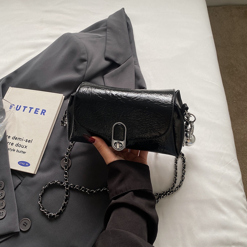 Minimalist Korean Style Pillow Bag for Women - Trendy High-End Shoulder Bag for Summer 2025 Casual Fashion Minimalist Korean Style Pillow Bag for Women - Trendy High-End Shoulder Bag for Summer 2025 Casual Fashion