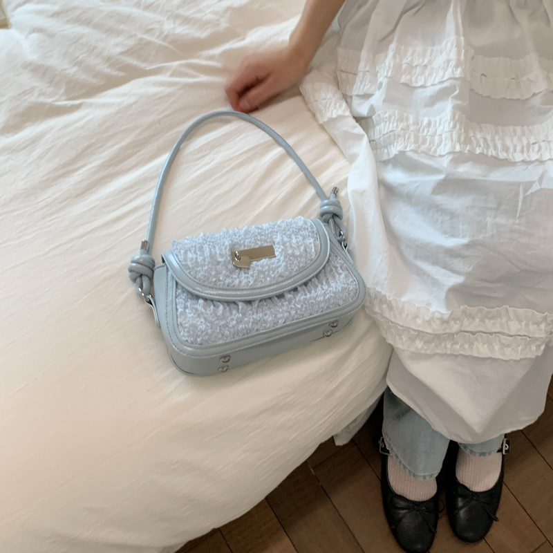 Minimalist Korean-Style Single-Shoulder Saddle Bag for Women - Versatile Crossbody Small Square Bag for Summer 2025 Fashion Minimalist Korean-Style Single-Shoulder Saddle Bag for Women - Versatile Crossbody Small Square Bag for Summer 2025 Fashion