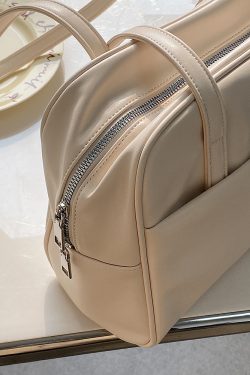 Minimalist Large Capacity Shoulder Tote Bag for Women - Spring/Summer 2025 Niche Design Commuter Style