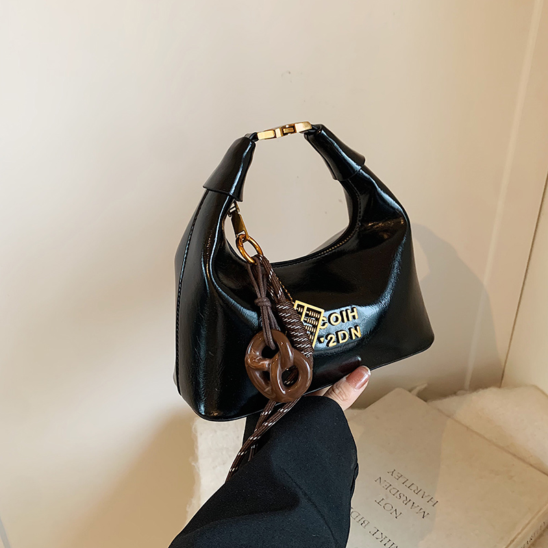 Minimalist Shoulder Bag for Women - 2025 Autumn Winter Korean Style High-End Casual Versatile Crossbody Bag Minimalist Shoulder Bag for Women - 2025 Autumn Winter Korean Style High-End Casual Versatile Crossbody Bag