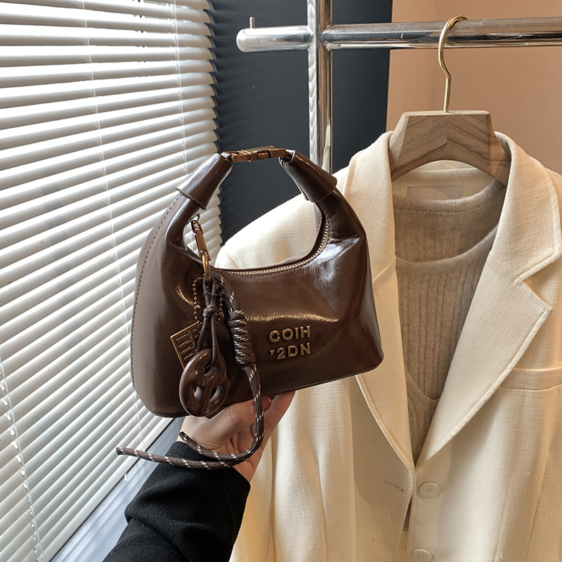 Minimalist Shoulder Bag for Women - 2025 Autumn Winter Korean Style High-End Casual Versatile Crossbody Bag Minimalist Shoulder Bag for Women - 2025 Autumn Winter Korean Style High-End Casual Versatile Crossbody Bag