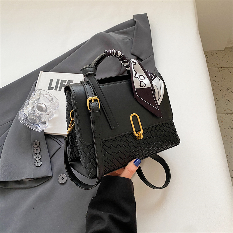 Minimalist Textured Small Square Bag for Women - Trendy Versatile Shoulder Handbag for Autumn and Winter 2025 Minimalist Textured Small Square Bag for Women - Trendy Versatile Shoulder Handbag for Autumn and Winter 2025