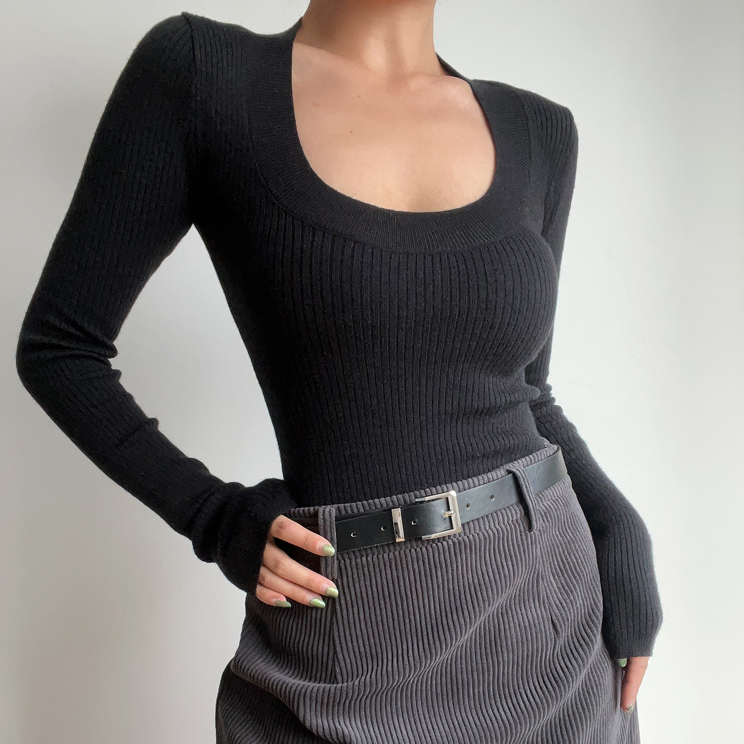 Minimalist U-Neck Slim-Fit Long Sleeve Knit Top - Solid Color Basic Shirt for European and American Style Fashion Minimalist U-Neck Slim-Fit Long Sleeve Knit Top - Solid Color Basic Shirt for European and American Style Fashion