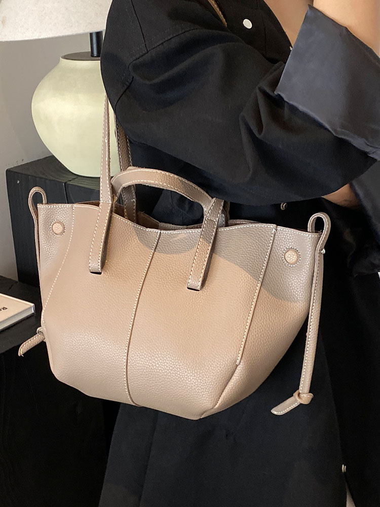 Minimalist Women's Shoulder Bag - Versatile Retro Underarm Handbag for Commuting, High-End Fashion, Autumn 2025 Minimalist Women's Shoulder Bag - Versatile Retro Underarm Handbag for Commuting, High-End Fashion, Autumn 2025