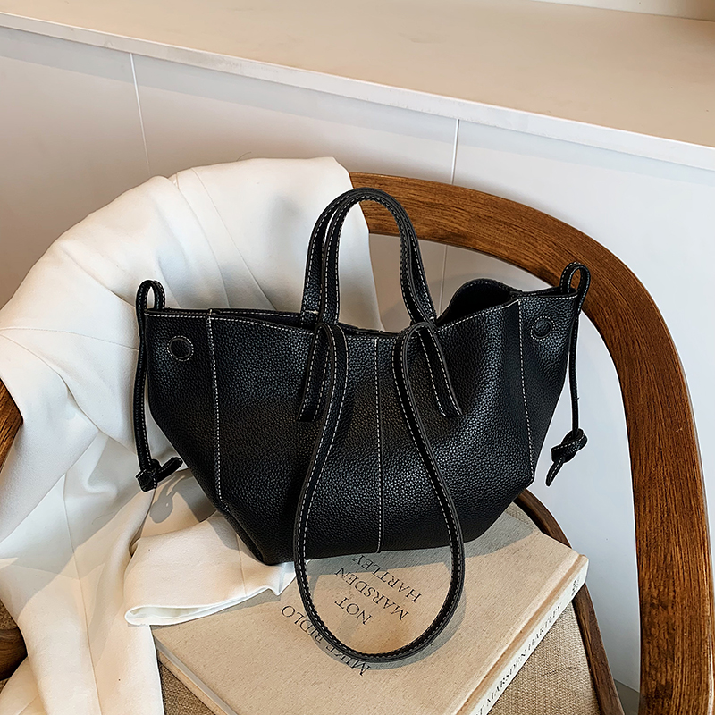 Minimalist Women's Shoulder Bag - Versatile Retro Underarm Handbag for Commuting, High-End Fashion, Autumn 2025 Minimalist Women's Shoulder Bag - Versatile Retro Underarm Handbag for Commuting, High-End Fashion, Autumn 2025