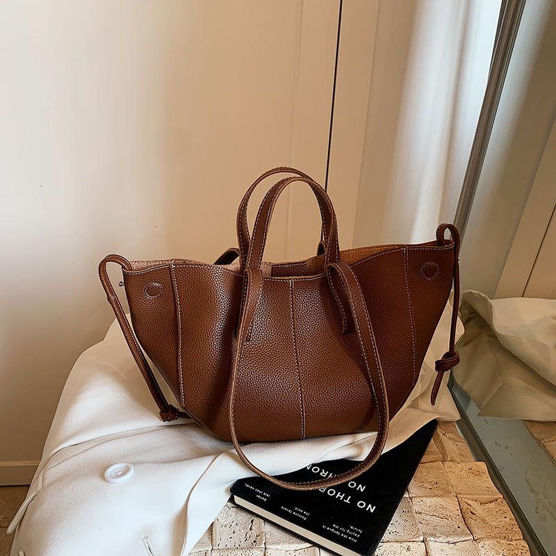 Minimalist Women's Shoulder Bag - Versatile Retro Underarm Handbag for Commuting, High-End Fashion, Autumn 2025 Minimalist Women's Shoulder Bag - Versatile Retro Underarm Handbag for Commuting, High-End Fashion, Autumn 2025
