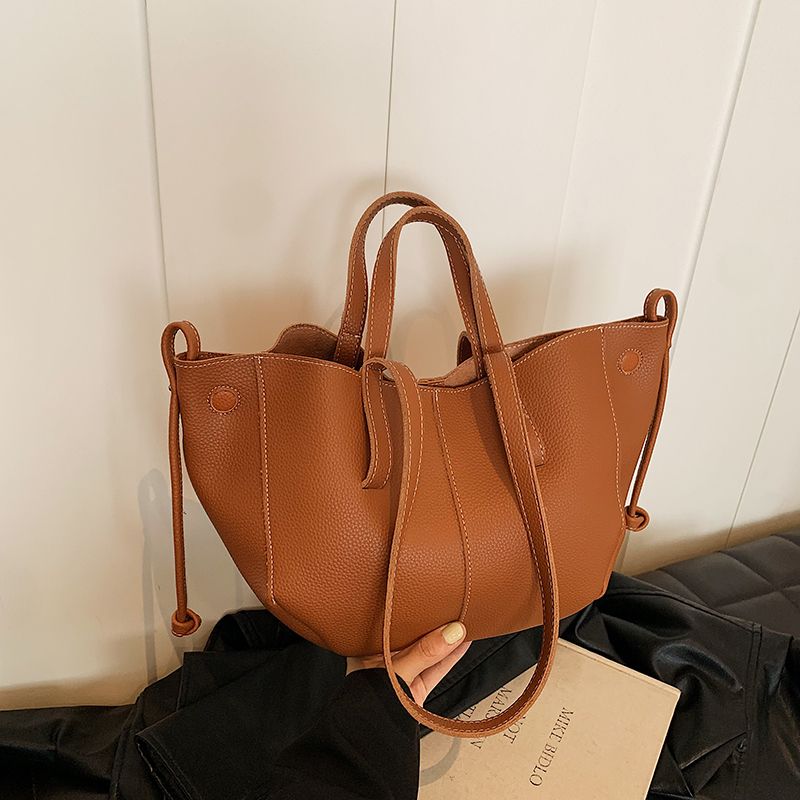 Minimalist Women's Shoulder Bag - Versatile Retro Underarm Handbag for Commuting, High-End Fashion, Autumn 2025 Minimalist Women's Shoulder Bag - Versatile Retro Underarm Handbag for Commuting, High-End Fashion, Autumn 2025