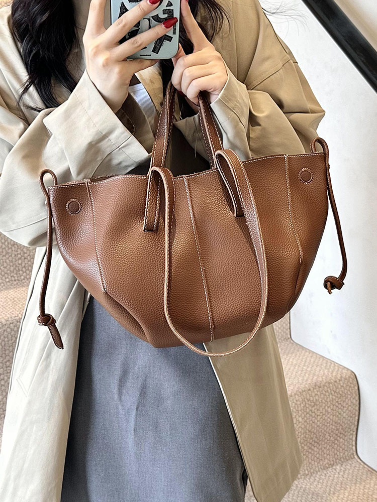 Minimalist Women's Shoulder Bag - Versatile Retro Underarm Handbag for Commuting, High-End Fashion, Autumn 2025 Minimalist Women's Shoulder Bag - Versatile Retro Underarm Handbag for Commuting, High-End Fashion, Autumn 2025