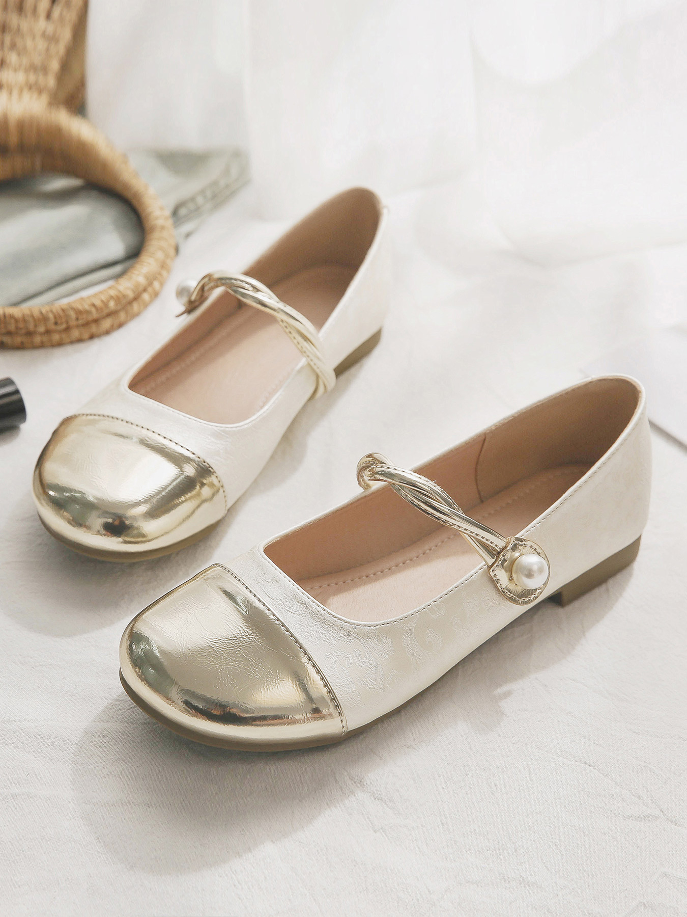 National Style Sheepskin Mary Jane Shoes for Women – Shallow Mouth Fairy Flat Shoes, Perfect for Summer Skirt Outfits National Style Sheepskin Mary Jane Shoes for Women – Shallow Mouth Fairy Flat Shoes, Perfect for Summer Skirt Outfits