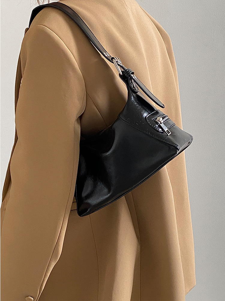 New Women's Motorcycle Underarm Bag, Niche Design Oil Wax Leather Shoulder Tote, Trendy Small Bag for Hot Girl Style New Women's Motorcycle Underarm Bag, Niche Design Oil Wax Leather Shoulder Tote, Trendy Small Bag for Hot Girl Style