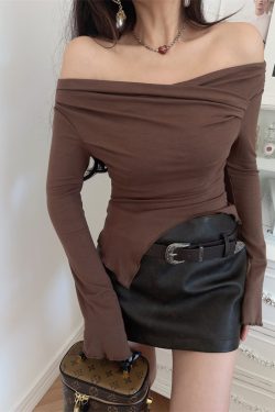 One-Shoulder Fitted Bell Sleeve T-Shirt for Women - Ultra-Slim Waist, American Style, Sexy Design, Perfect for Spicy Y2K Fashion