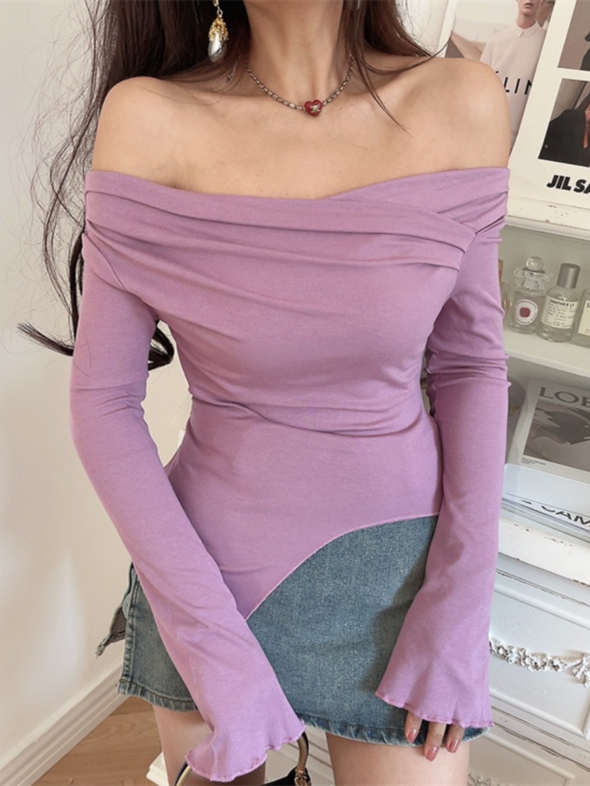 One-Shoulder Fitted Bell Sleeve T-Shirt for Women - Ultra-Slim Waist, American Style, Sexy Design, Perfect for Spicy Y2K Fashion One-Shoulder Fitted Bell Sleeve T-Shirt for Women - Ultra-Slim Waist, American Style, Sexy Design, Perfect for Spicy Y2K Fashion