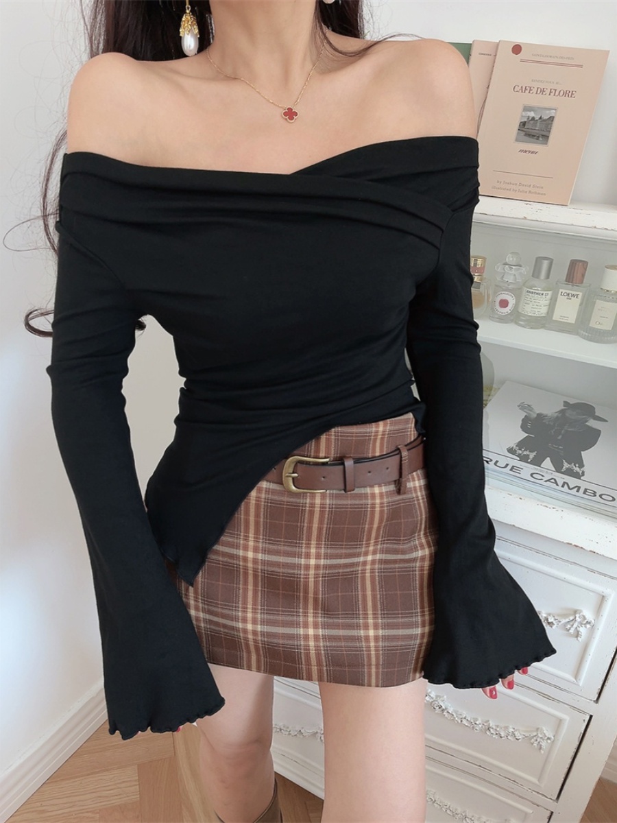 One-Shoulder Fitted Bell Sleeve T-Shirt for Women - Ultra-Slim Waist, American Style, Sexy Design, Perfect for Spicy Y2K Fashion One-Shoulder Fitted Bell Sleeve T-Shirt for Women - Ultra-Slim Waist, American Style, Sexy Design, Perfect for Spicy Y2K Fashion