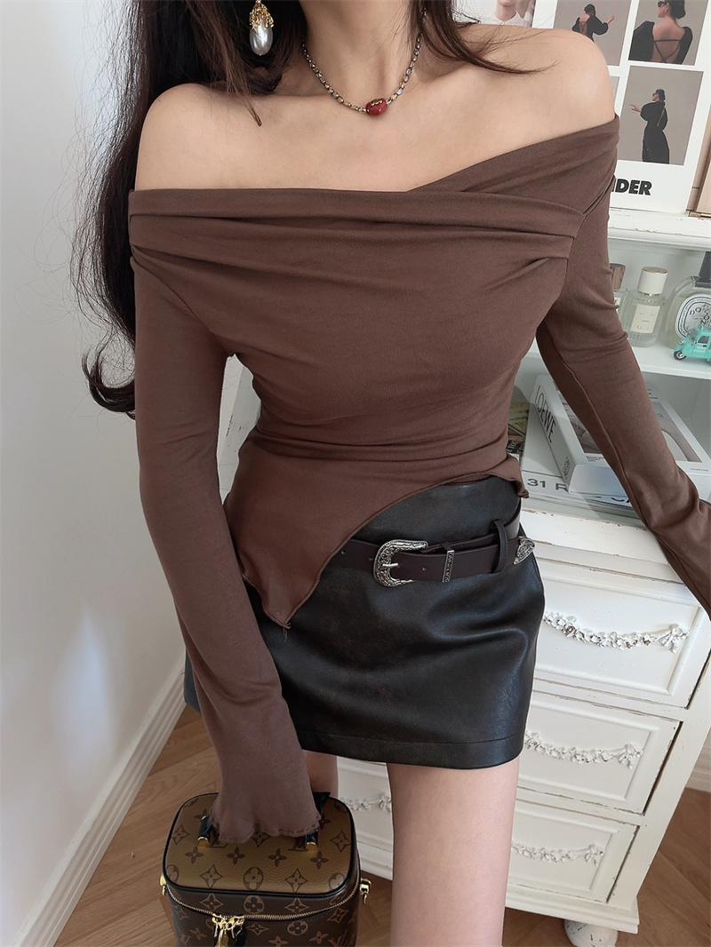 One-Shoulder Fitted Bell Sleeve T-Shirt for Women - Ultra-Slim Waist, American Style, Sexy Design, Perfect for Spicy Y2K Fashion One-Shoulder Fitted Bell Sleeve T-Shirt for Women - Ultra-Slim Waist, American Style, Sexy Design, Perfect for Spicy Y2K Fashion