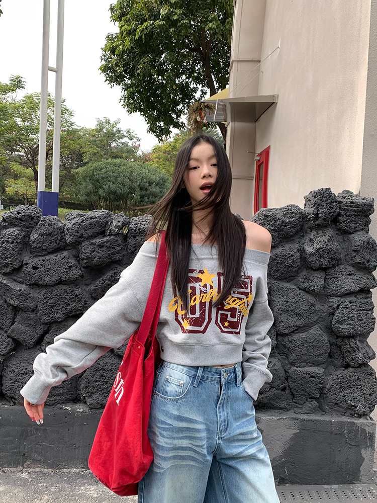 One-Shoulder Korean Style Sweatshirt for Women - Handmade Slimming Soft Long Sleeve Top for Spring and Autumn Fashion One-Shoulder Korean Style Sweatshirt for Women - Handmade Slimming Soft Long Sleeve Top for Spring and Autumn Fashion