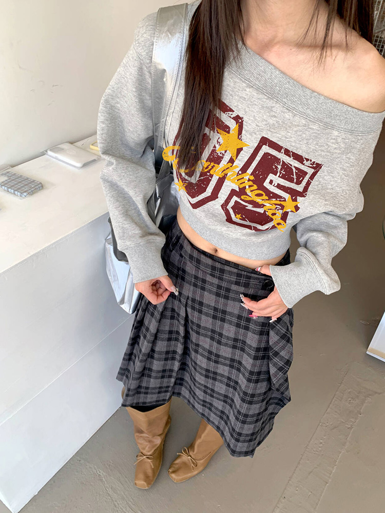 One-Shoulder Korean Style Sweatshirt for Women - Handmade Slimming Soft Long Sleeve Top for Spring and Autumn Fashion One-Shoulder Korean Style Sweatshirt for Women - Handmade Slimming Soft Long Sleeve Top for Spring and Autumn Fashion