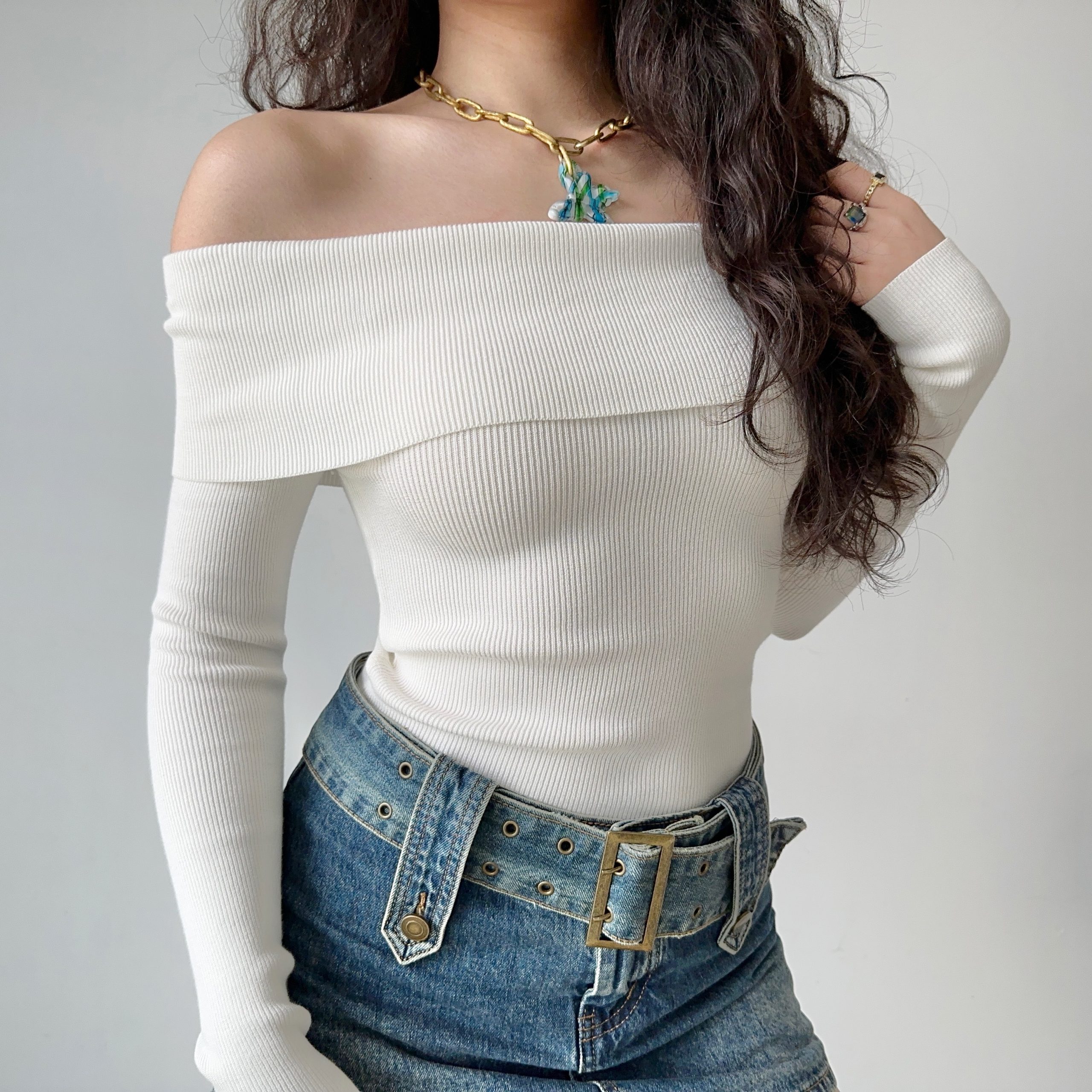 One-Shoulder Ribbed White Knitted Sweater for Women - Winter Slim Fit Hot Girl Short Top, European American Style One-Shoulder Ribbed White Knitted Sweater for Women - Winter Slim Fit Hot Girl Short Top, European American Style