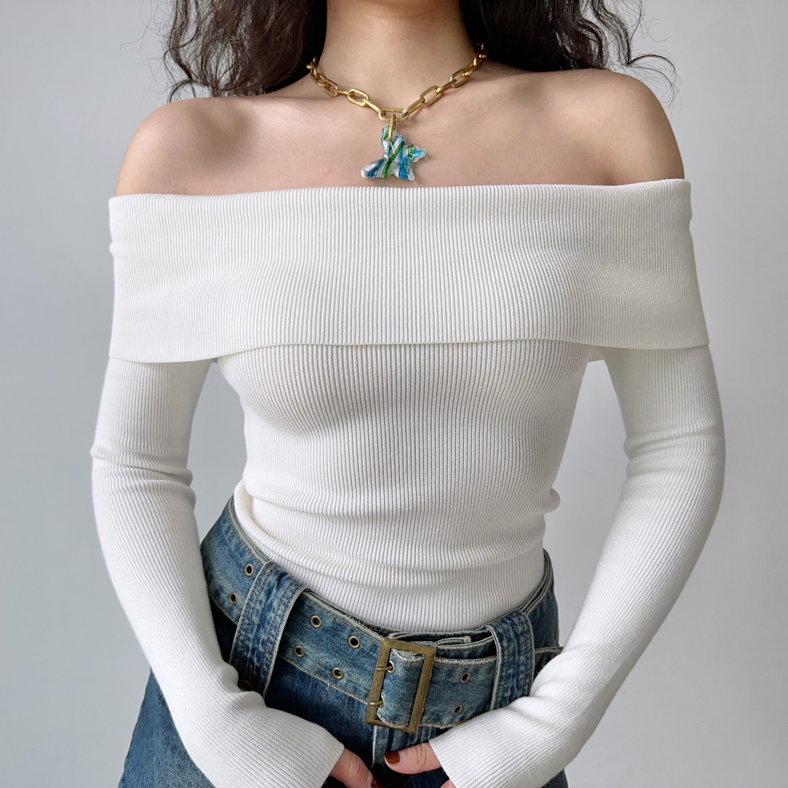 One-Shoulder Ribbed White Knitted Sweater for Women - Winter Slim Fit Hot Girl Short Top, European American Style One-Shoulder Ribbed White Knitted Sweater for Women - Winter Slim Fit Hot Girl Short Top, European American Style