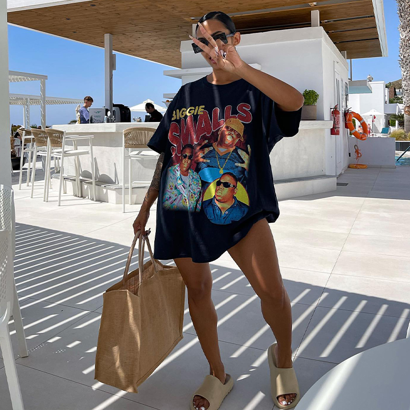 Oversized Black Short Sleeve T-Shirt for Women - American Retro Hip-Hop Style, West Coast Loose Fit, Casual 90s Fashion Oversized Black Short Sleeve T-Shirt for Women - American Retro Hip-Hop Style, West Coast Loose Fit, Casual 90s Fashion