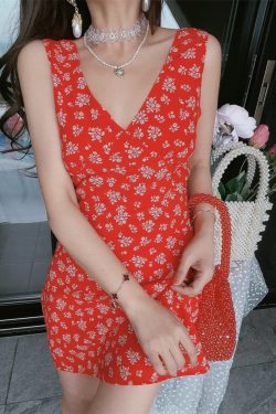 Oversized Floral Vacation Dress with French V-Neck and Waist-Cinching Detail - Spring/Summer 2025 Trendy Short Skirt