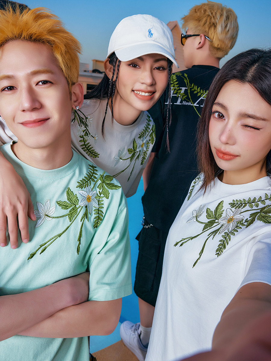 Oversized Short-Sleeve T-Shirt with Chinese-Style Floral Embroidery and Text Layout, Breathable Y2K Fashion Top Oversized Short-Sleeve T-Shirt with Chinese-Style Floral Embroidery and Text Layout, Breathable Y2K Fashion Top