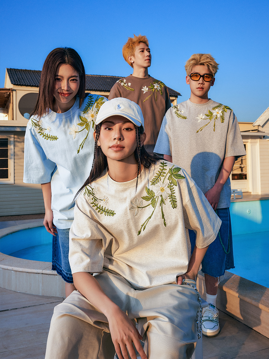 Oversized Short-Sleeve T-Shirt with Chinese-Style Floral Embroidery and Text Layout, Breathable Y2K Fashion Top Oversized Short-Sleeve T-Shirt with Chinese-Style Floral Embroidery and Text Layout, Breathable Y2K Fashion Top