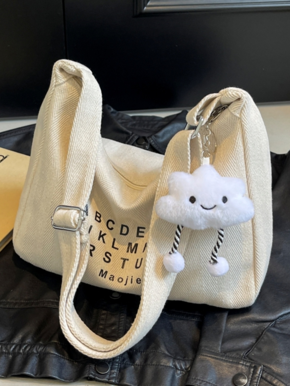 Peach Heart Canvas Underarm Bag for Women, Niche Design Single Shoulder Dumpling Bag, Korean Style Crossbody for Students Peach Heart Canvas Underarm Bag for Women, Niche Design Single Shoulder Dumpling Bag, Korean Style Crossbody for Students