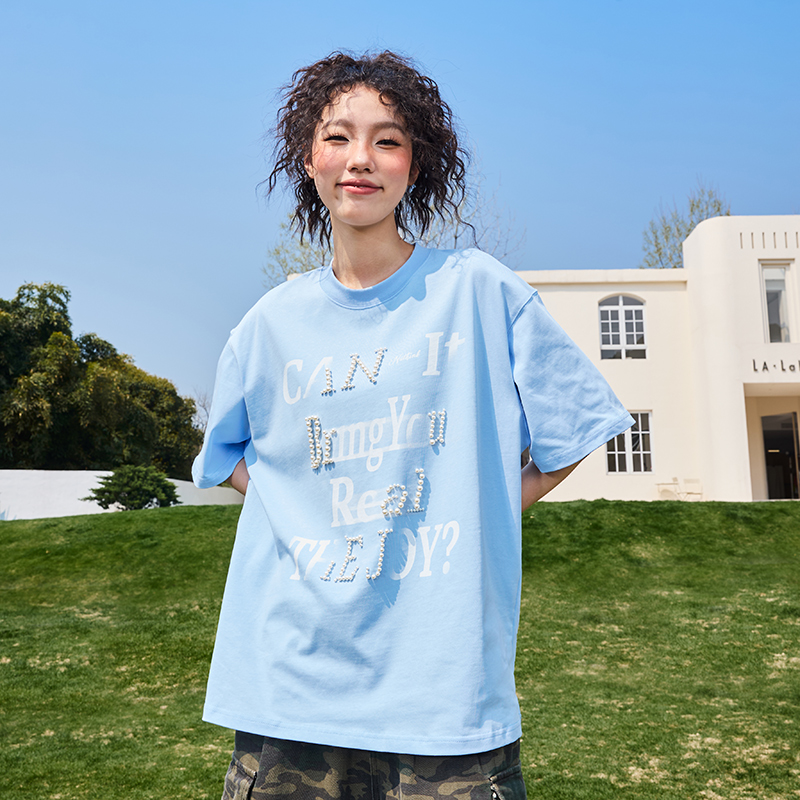 Pearl Letter Unisex Short Sleeve T-Shirt - Vintage American Style, Heavyweight, Trendy 2025 Summer Fashion Pearl Letter Unisex Short Sleeve T-Shirt - Vintage American Style, Heavyweight, Trendy 2025 Summer Fashion