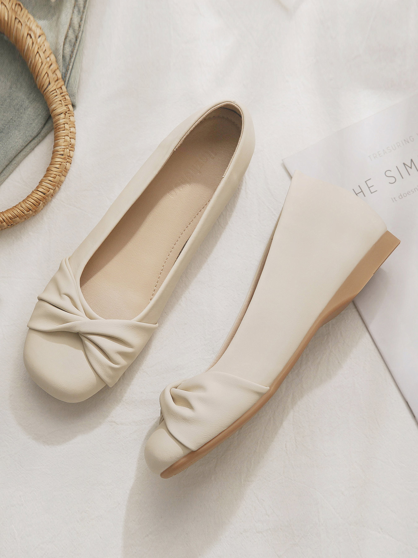 Petite Sheepskin Evening Flats for Women - Height-Increasing, Gentle Style, French Design, Perfect for Summer Skirts Petite Sheepskin Evening Flats for Women - Height-Increasing, Gentle Style, French Design, Perfect for Summer Skirts