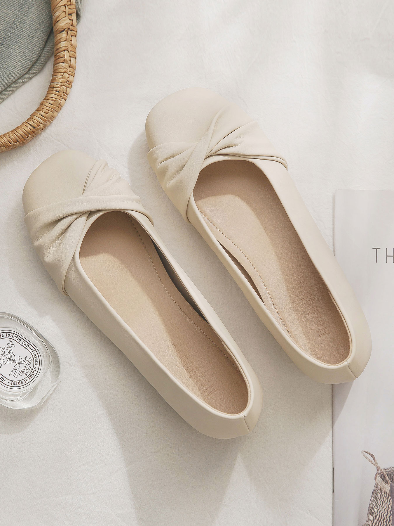 Petite Sheepskin Evening Flats for Women - Height-Increasing, Gentle Style, French Design, Perfect for Summer Skirts Petite Sheepskin Evening Flats for Women - Height-Increasing, Gentle Style, French Design, Perfect for Summer Skirts