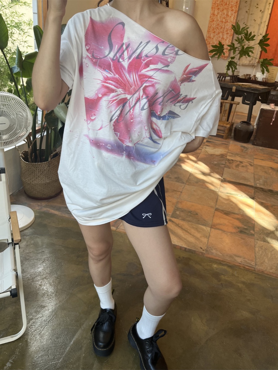 Pink Floral Print Off-Shoulder Short Sleeve Casual Asymmetrical T-Shirt for Women - Vintage Style, Versatile 90s Inspired Fashion Pink Floral Print Off-Shoulder Short Sleeve Casual Asymmetrical T-Shirt for Women - Vintage Style, Versatile 90s Inspired Fashion