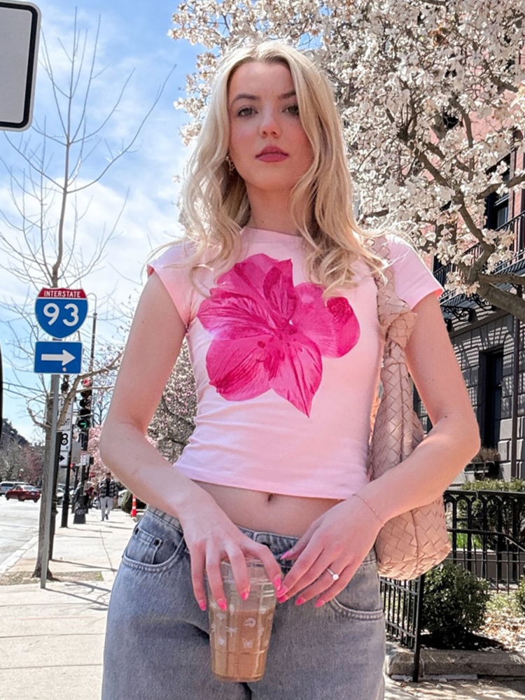 Pink Floral Print Short-Sleeve T-Shirt for Women, Versatile Slim-Fit Waist-Cinching Top, Vacation Style, Y2K Fashion Pink Floral Print Short-Sleeve T-Shirt for Women, Versatile Slim-Fit Waist-Cinching Top, Vacation Style, Y2K Fashion