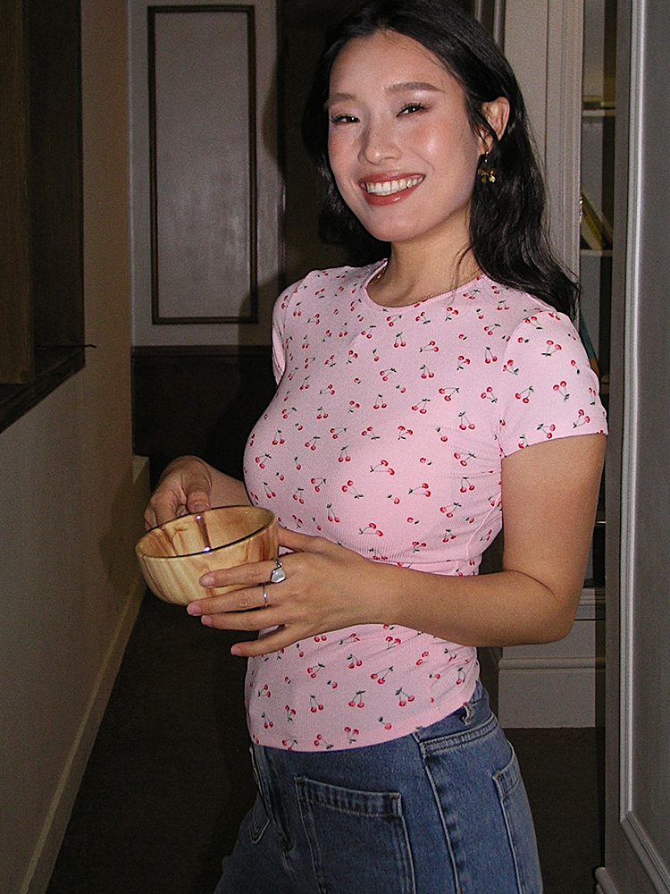 Pink Floral Slim-Fit Short Sleeve T-Shirt for Women - French Print Tight-Fitting Tee for Hot Girls, Y2K Style Pink Floral Slim-Fit Short Sleeve T-Shirt for Women - French Print Tight-Fitting Tee for Hot Girls, Y2K Style