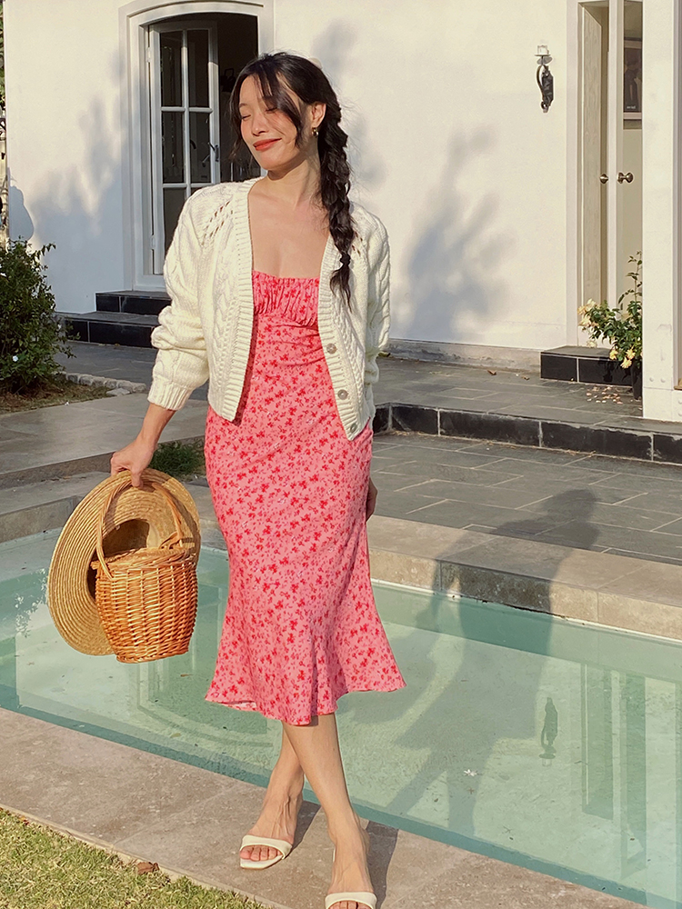 Pink Floral Spaghetti Strap Mermaid Dress - Fitted Vintage-Inspired Tank Top with French Print - Elegant Summer Fashion Pink Floral Spaghetti Strap Mermaid Dress - Fitted Vintage-Inspired Tank Top with French Print - Elegant Summer Fashion